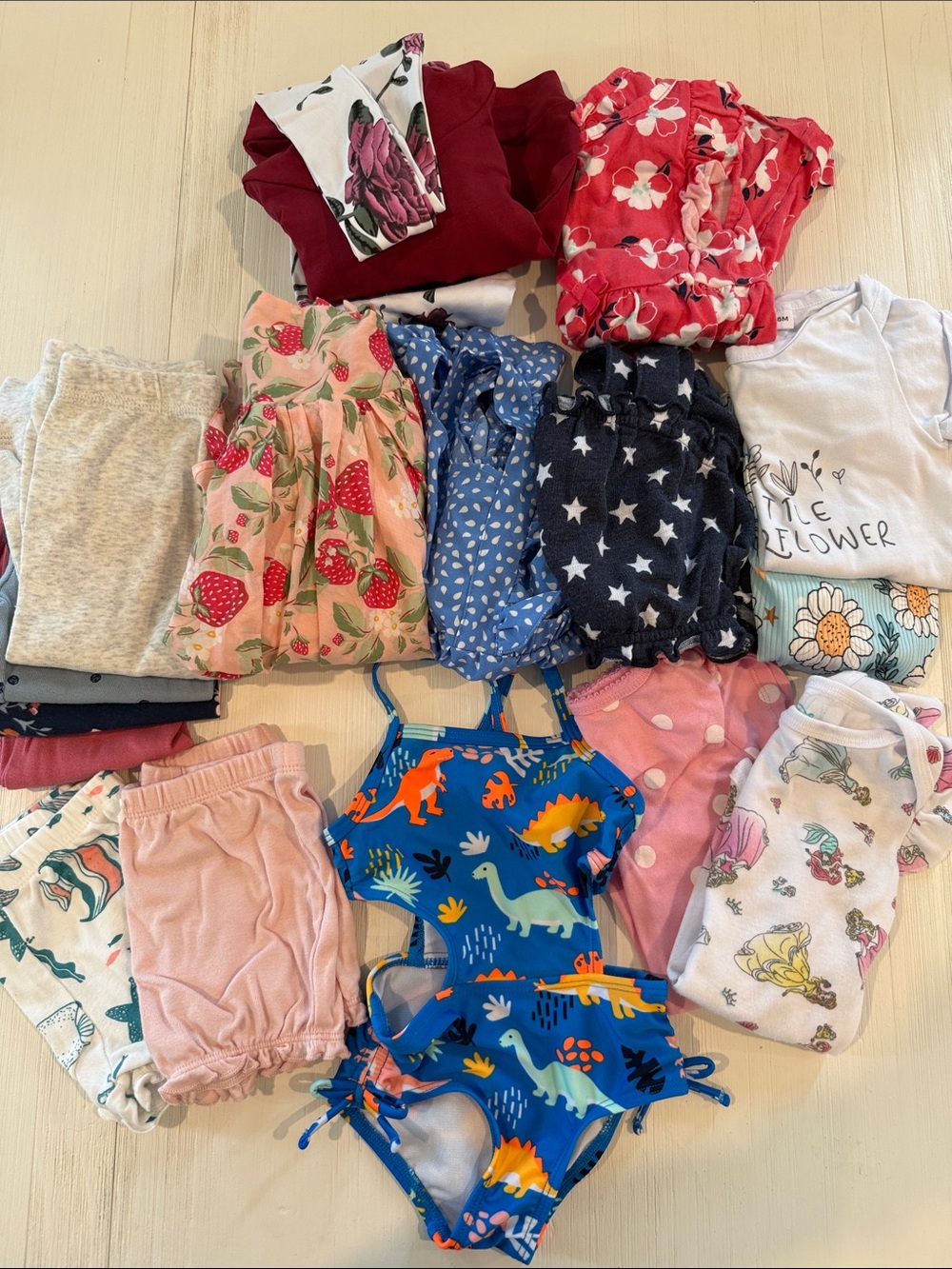17 lot of girls clothes - size 12 months